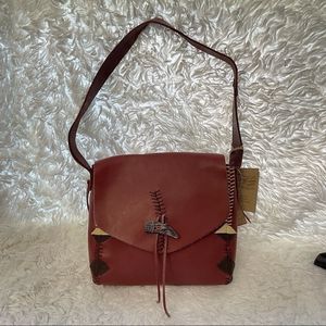 LUCKY BRAND LAGUNA CANYON COLLECTION VEGETABLE DYED SHOULDER BAG IN RED WINE